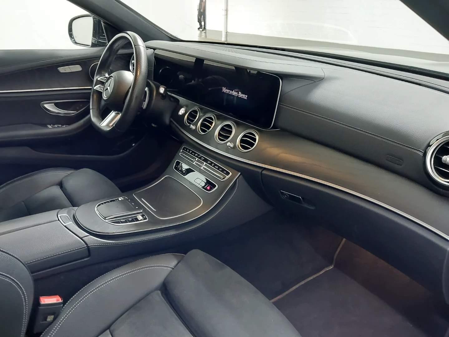 Mercedes-Benz E 300 d T 4MATIC 9G-TRONIC AMG Line photo