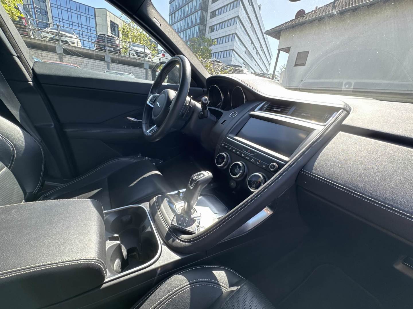 Jaguar E-Pace D180 AWD Automatik R-Dynamic S photo