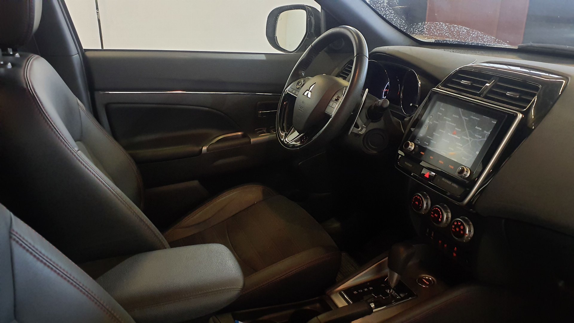 Mitsubishi ASX 2,0 MIVEC 4WD Automatik Intro Edition+ photo