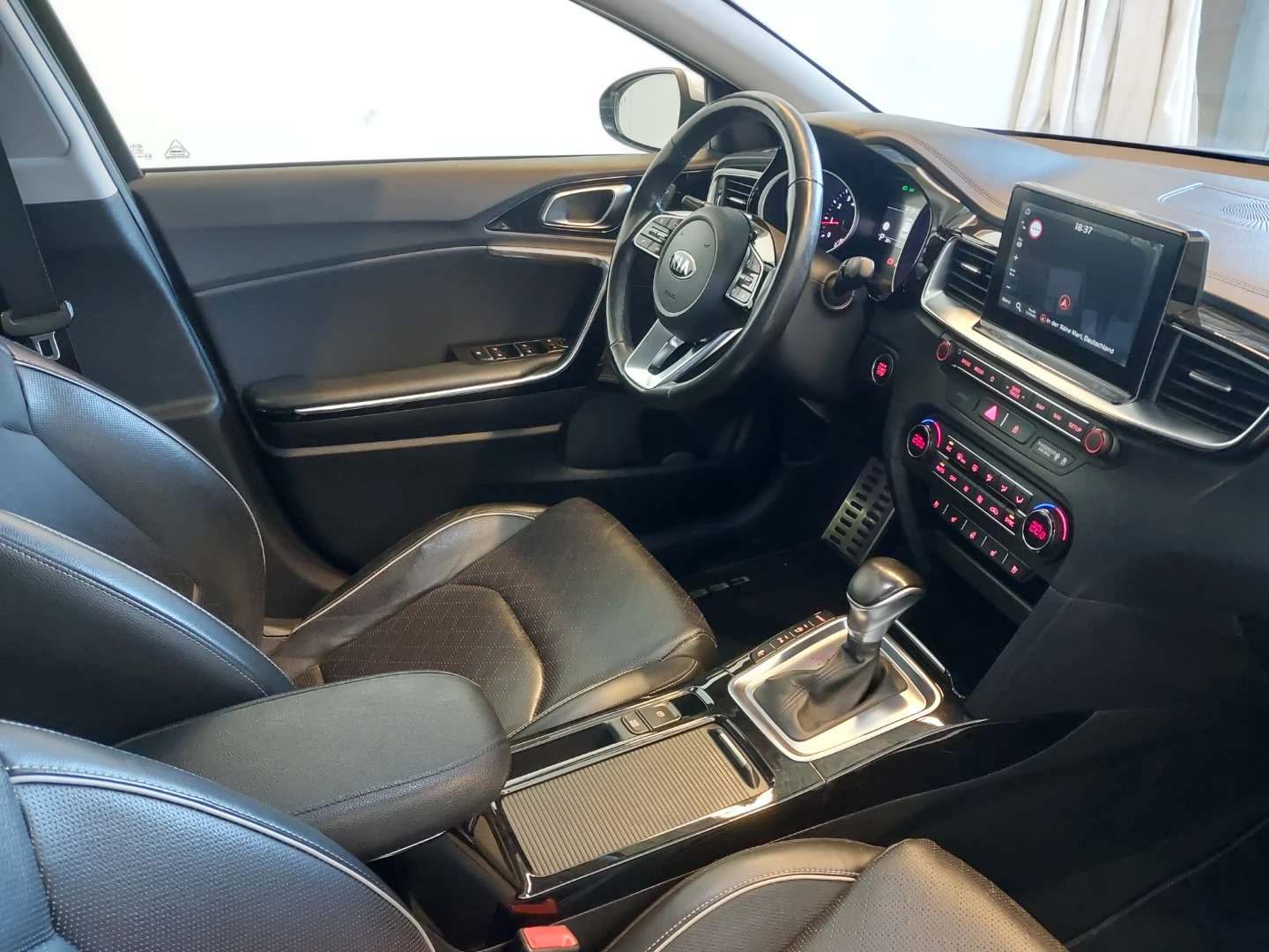 Kia Ceed 1,4 TGDI 7G-DCT Platinum Edition photo