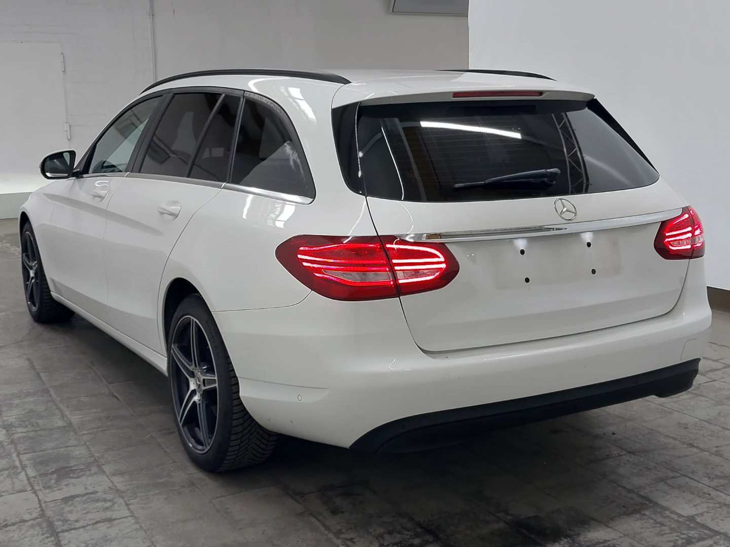 Mercedes-Benz C 180 CGI T 9G-TRONIC photo