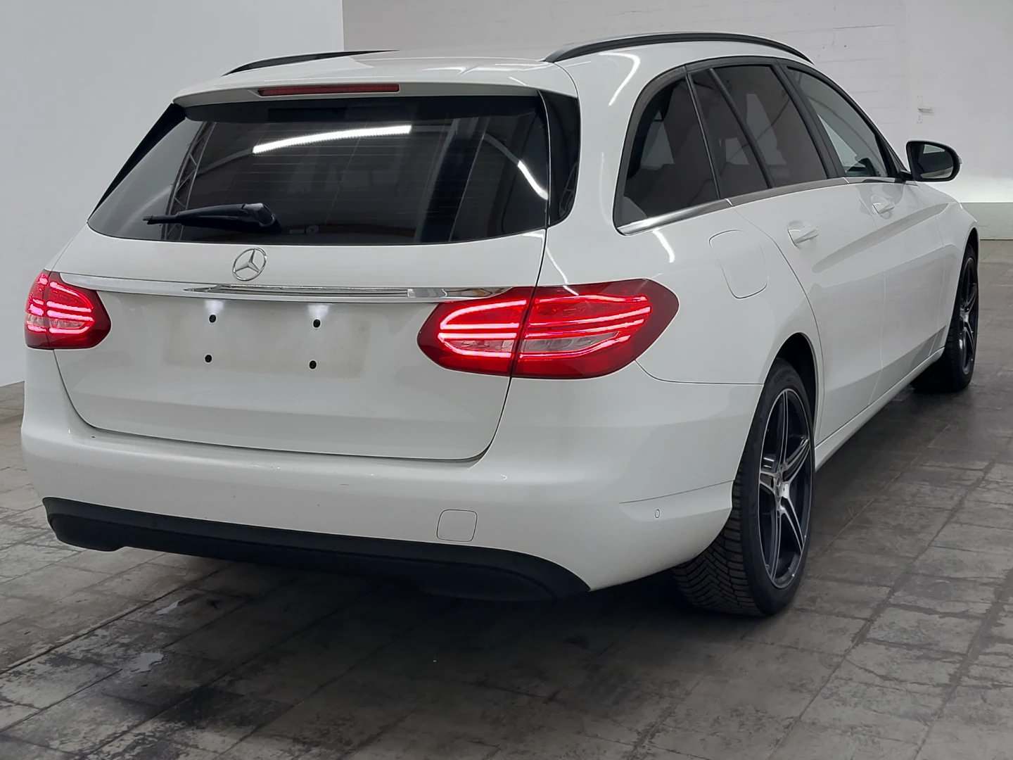 Mercedes-Benz C 180 CGI T 9G-TRONIC photo