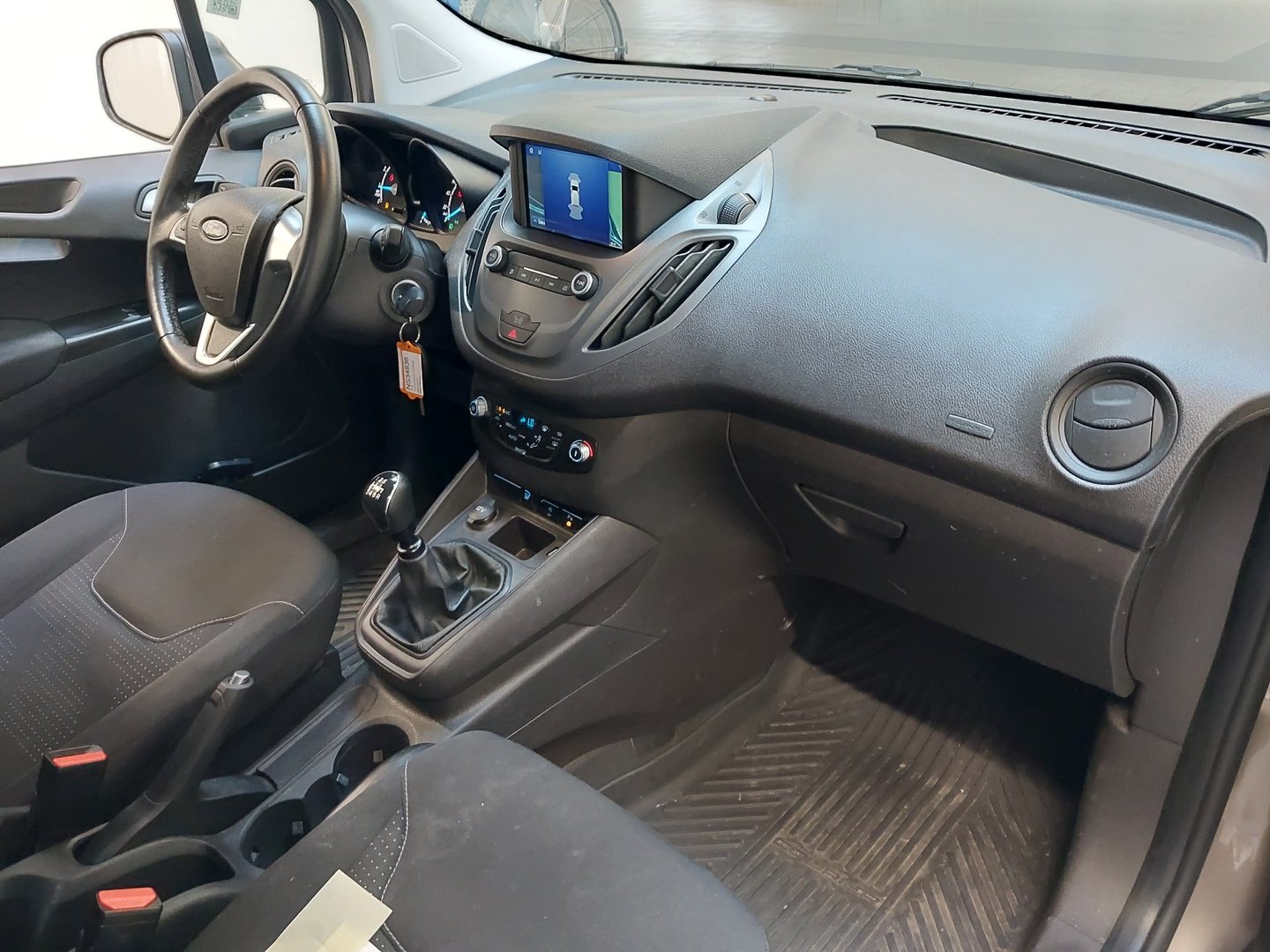 Ford Transit Courier 1,0 EcoBoost Trend photo