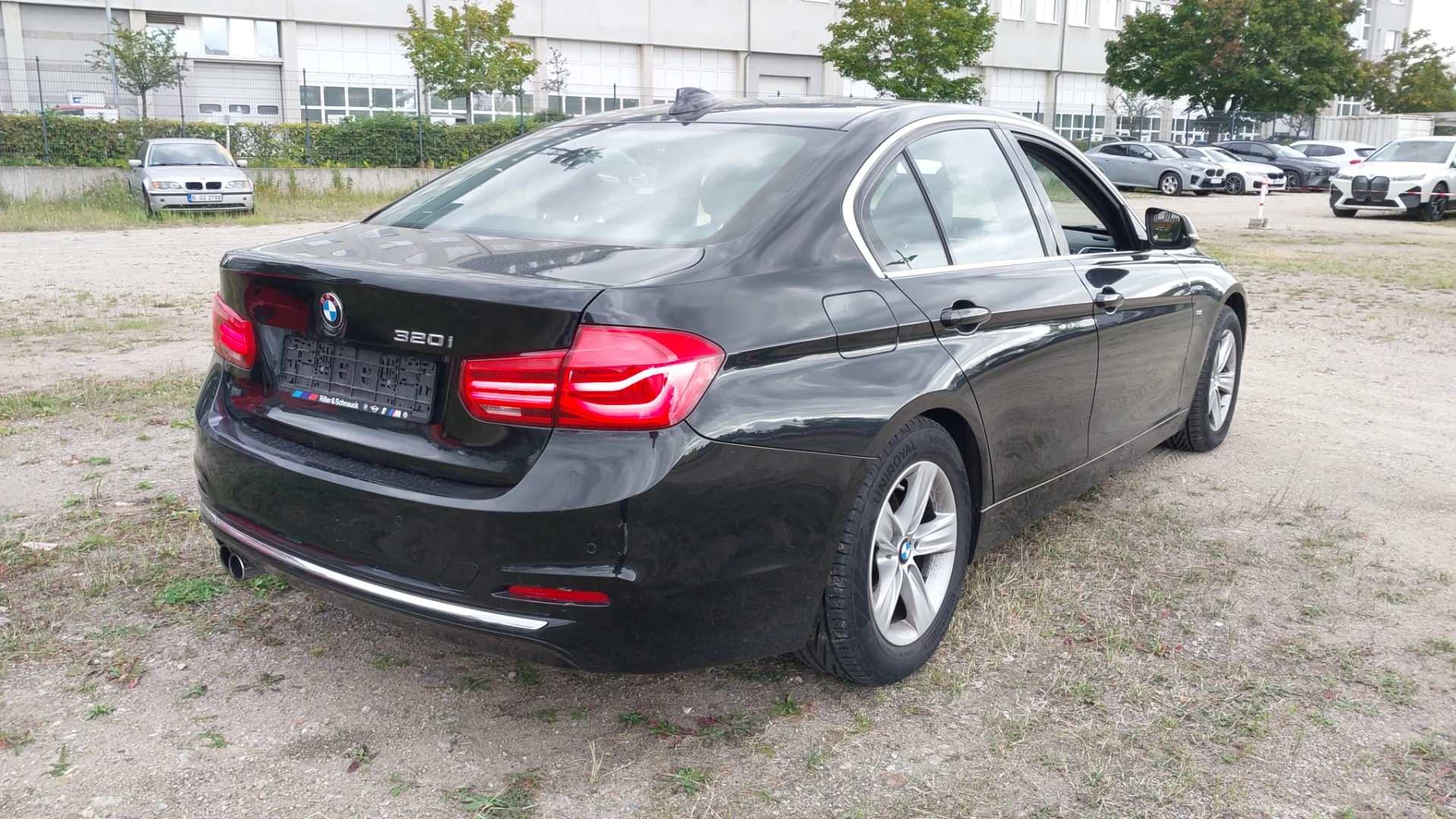 BMW 320i Steptronic Luxury Line photo