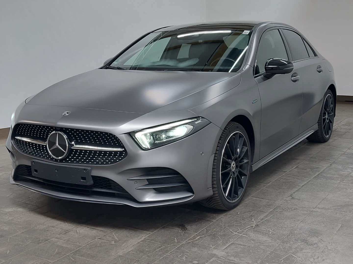 Mercedes-Benz A 250 e 8G-DCT AMG Line