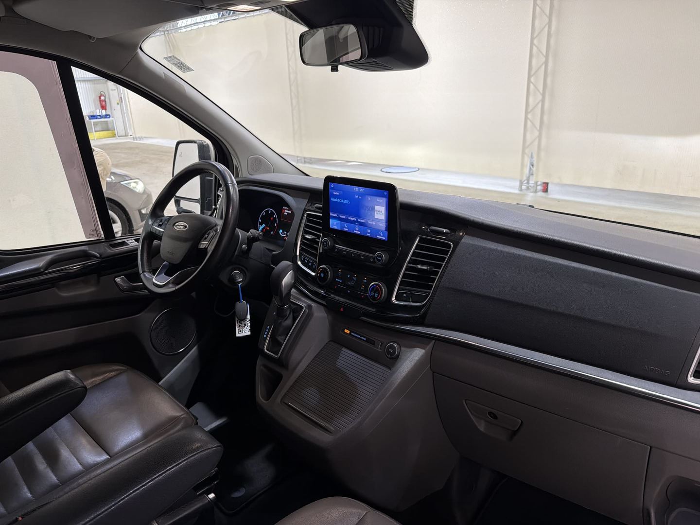 Ford Tourneo Custom Kombi 320 L1 2,0 TDCi SelectShift Titanium X photo