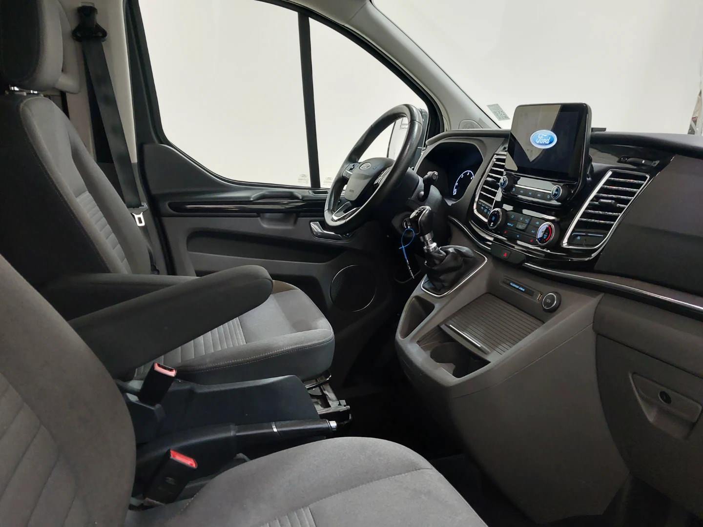 Ford Tourneo Custom Kombi 320 L1 2,0 TDCi Titanium photo