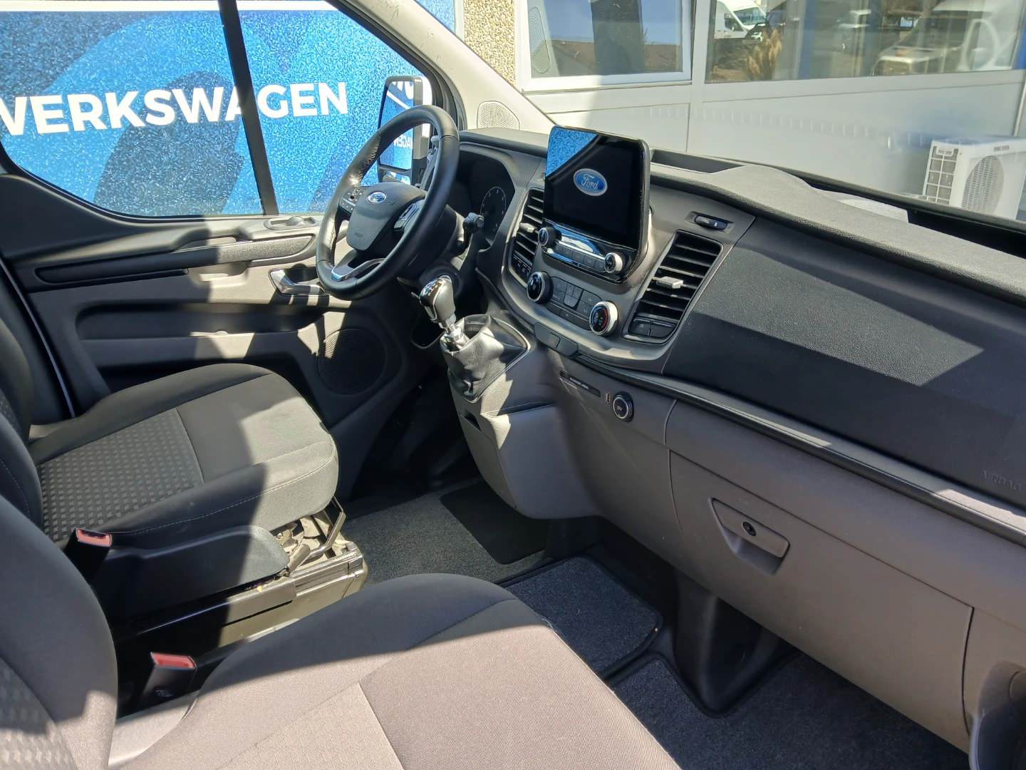 Ford Transit Custom Nugget 320 L1 2,0 TDCi Trend photo
