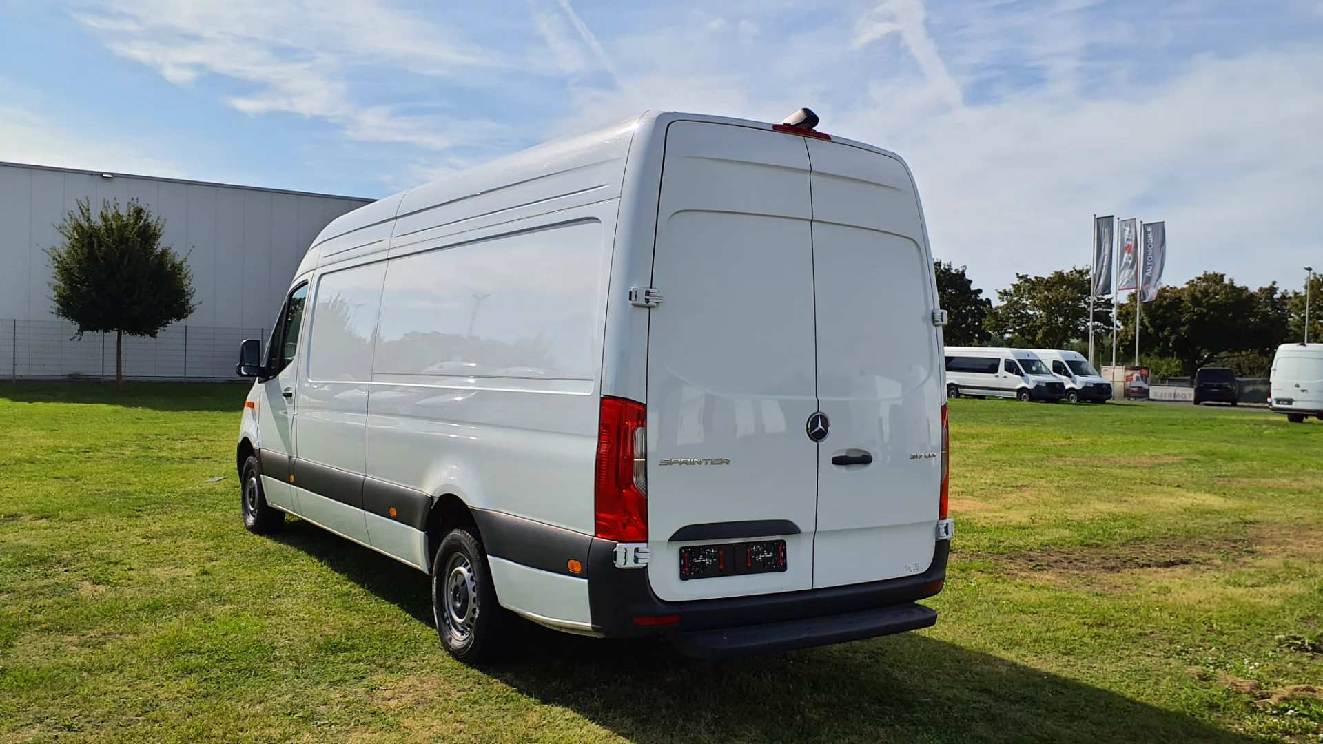 Mercedes-Benz Sprinter Hochraum-Kasten 317 CDI RWD Automatik photo
