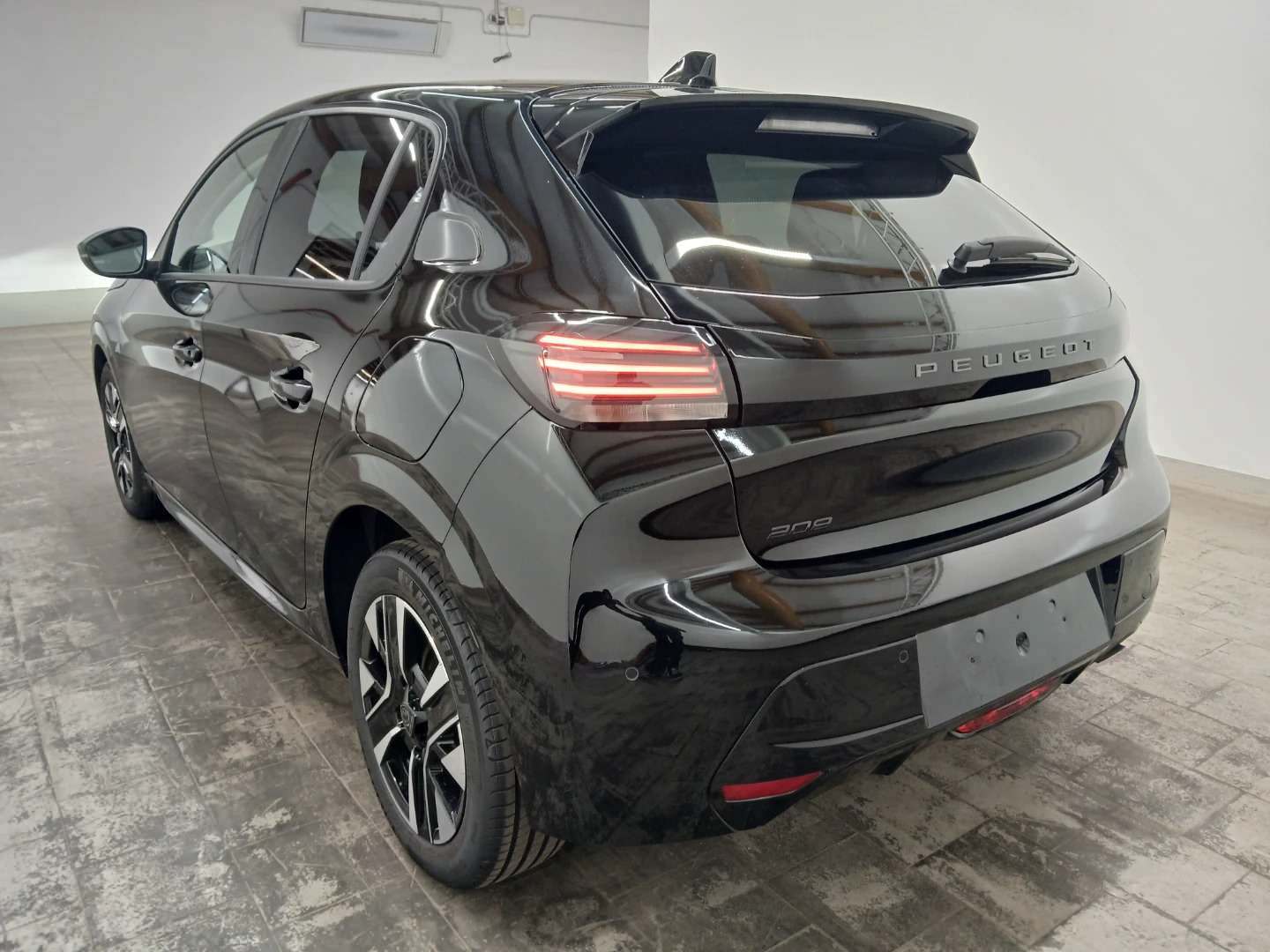 Peugeot 208 1,2 PureTech Allure photo