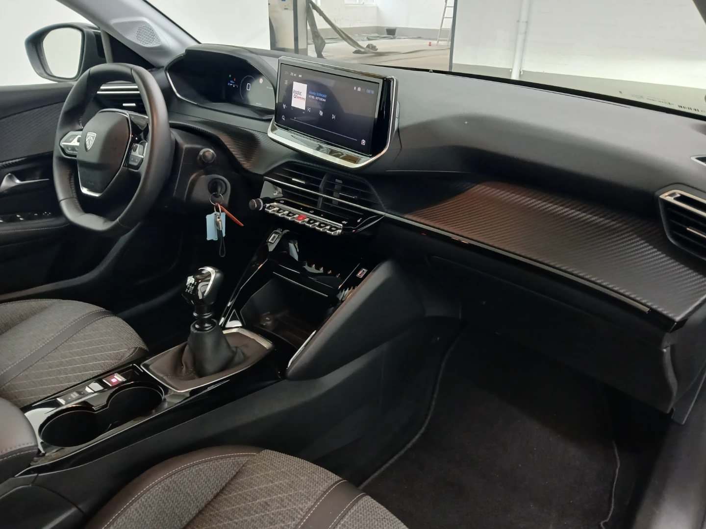 Peugeot 208 1,2 PureTech Allure photo