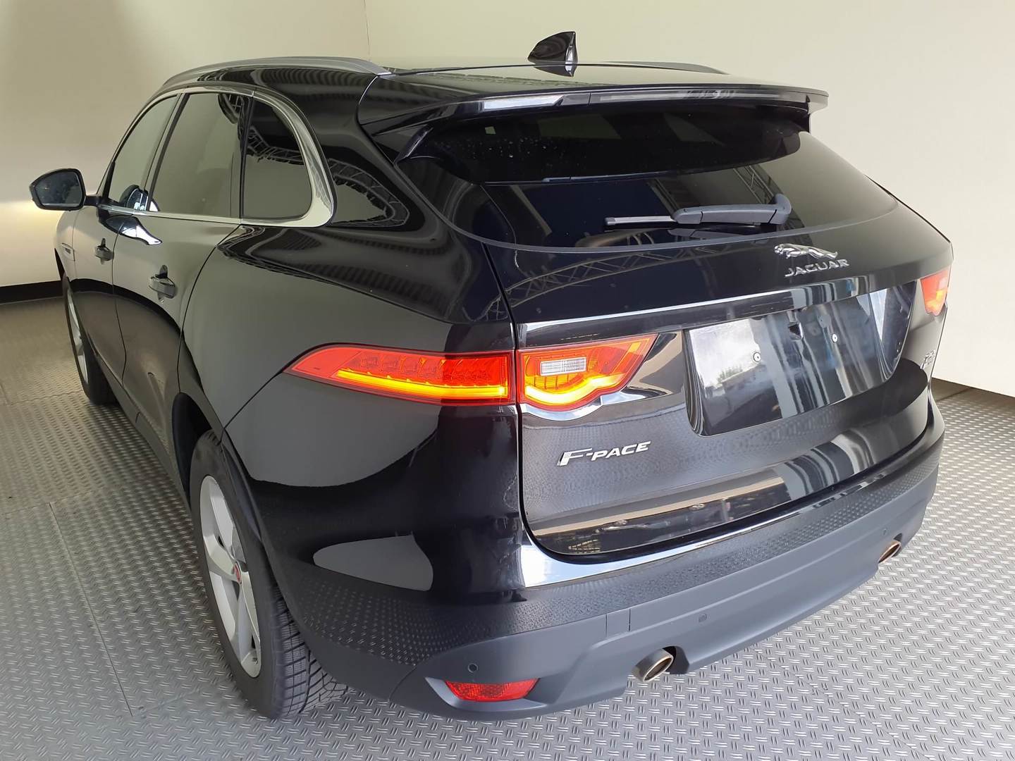 Jaguar F-PACE 2,0 Turbo AWD Quickshift Prestige photo