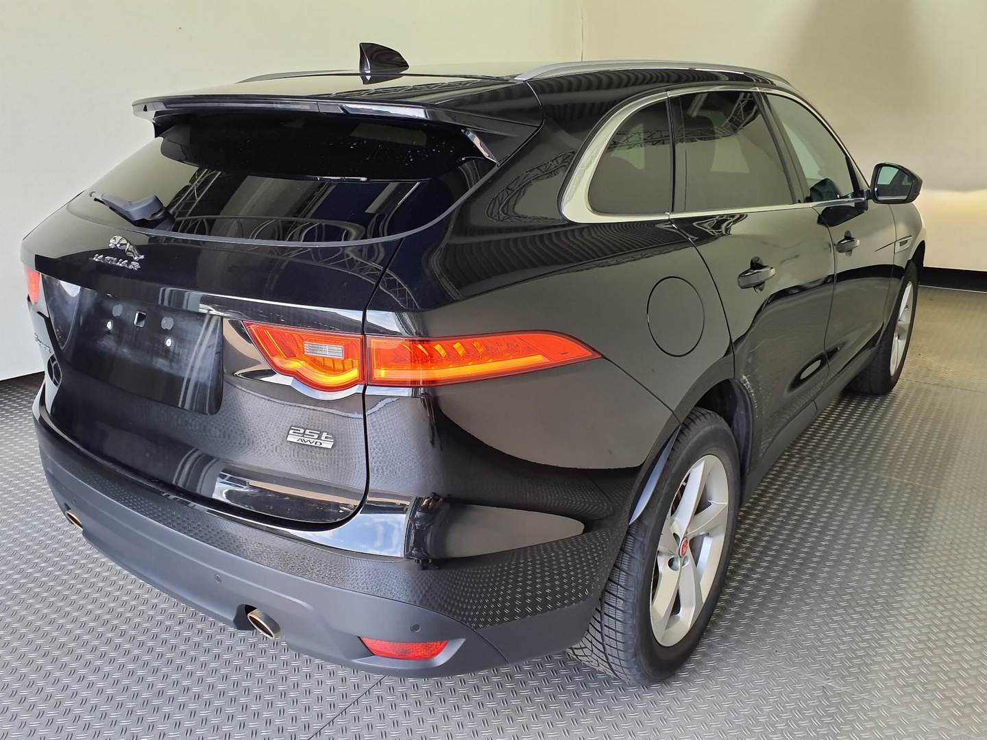 Jaguar F-PACE 2,0 Turbo AWD Quickshift Prestige photo