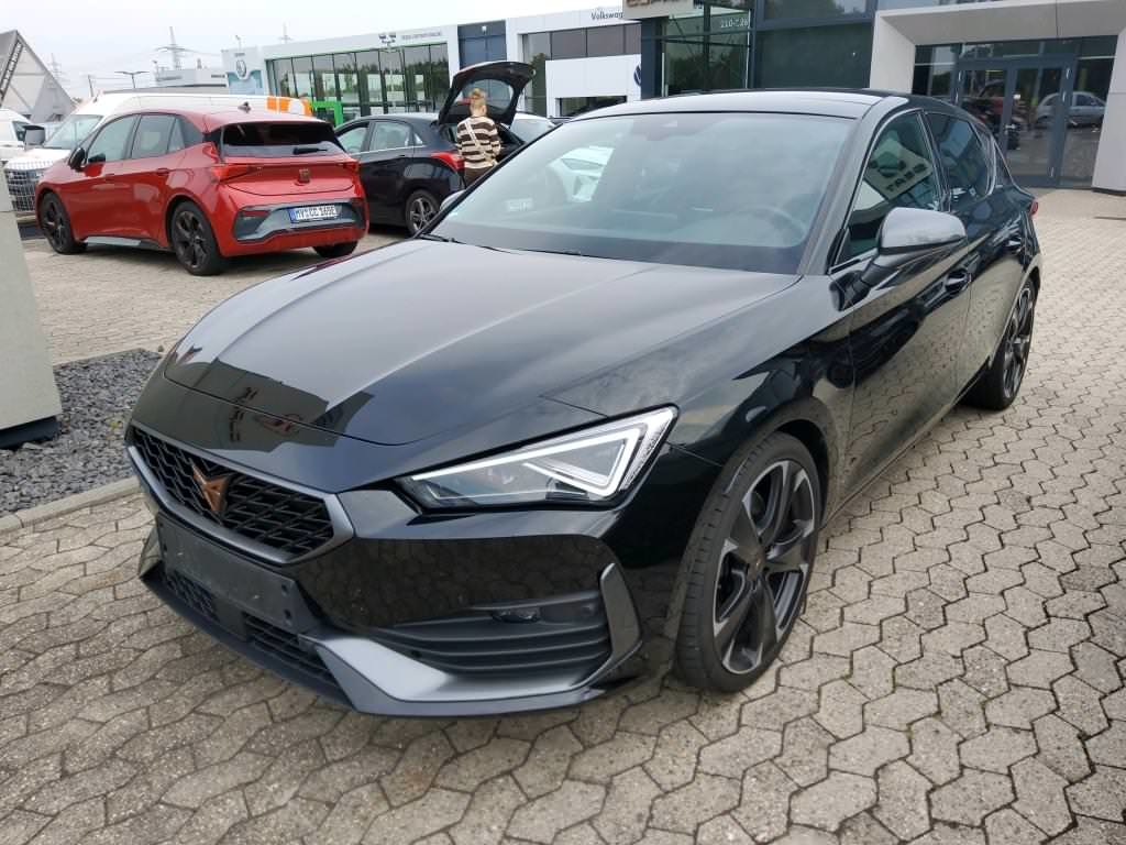 Cupra Leon VZ 2.0 TSI 221kW 7-Gang Automatikgetriebe 4 Türen UVP: 51.056 €