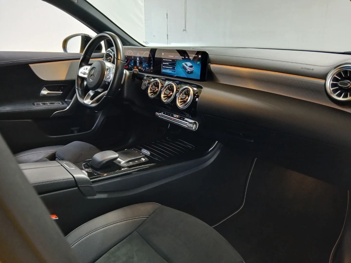 Mercedes-Benz A 250 e 8G-DCT AMG Line photo