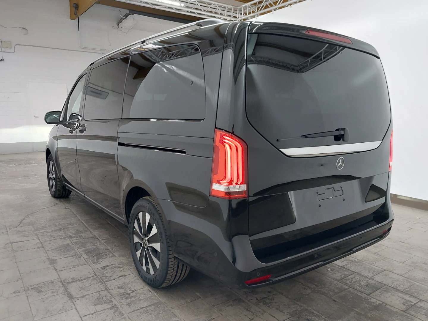 Mercedes-Benz V 300 d 4MATIC lang 9G-Tronic Edition photo