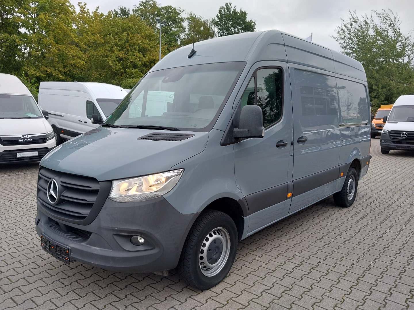 Mercedes-Benz Sprinter Kasten L2 317 CDI RWD 2x Schiebetür, BOTT, MBUX