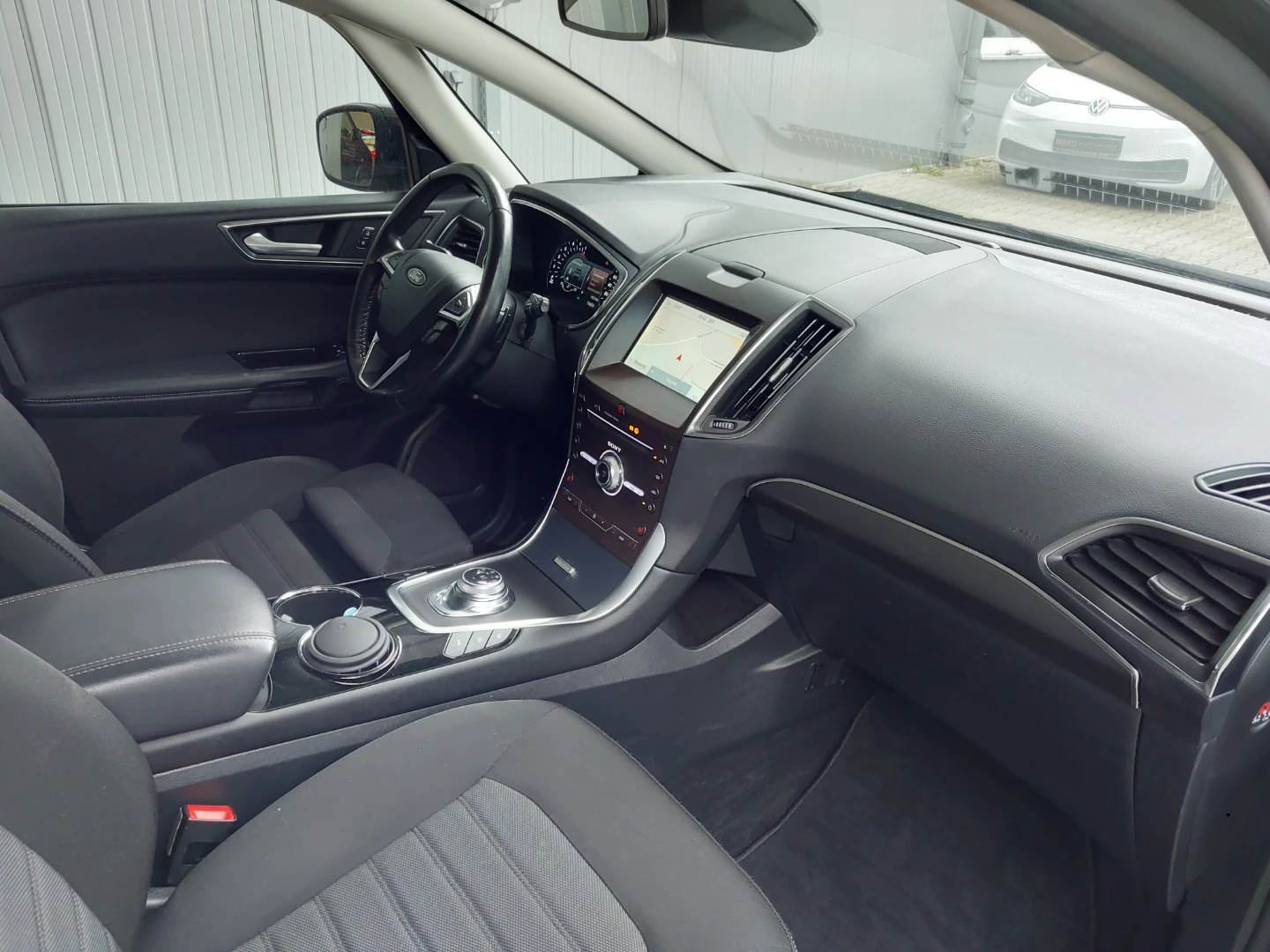 Ford S-MAX 2,0 TDCI EcoBlue Automatik Titanium photo
