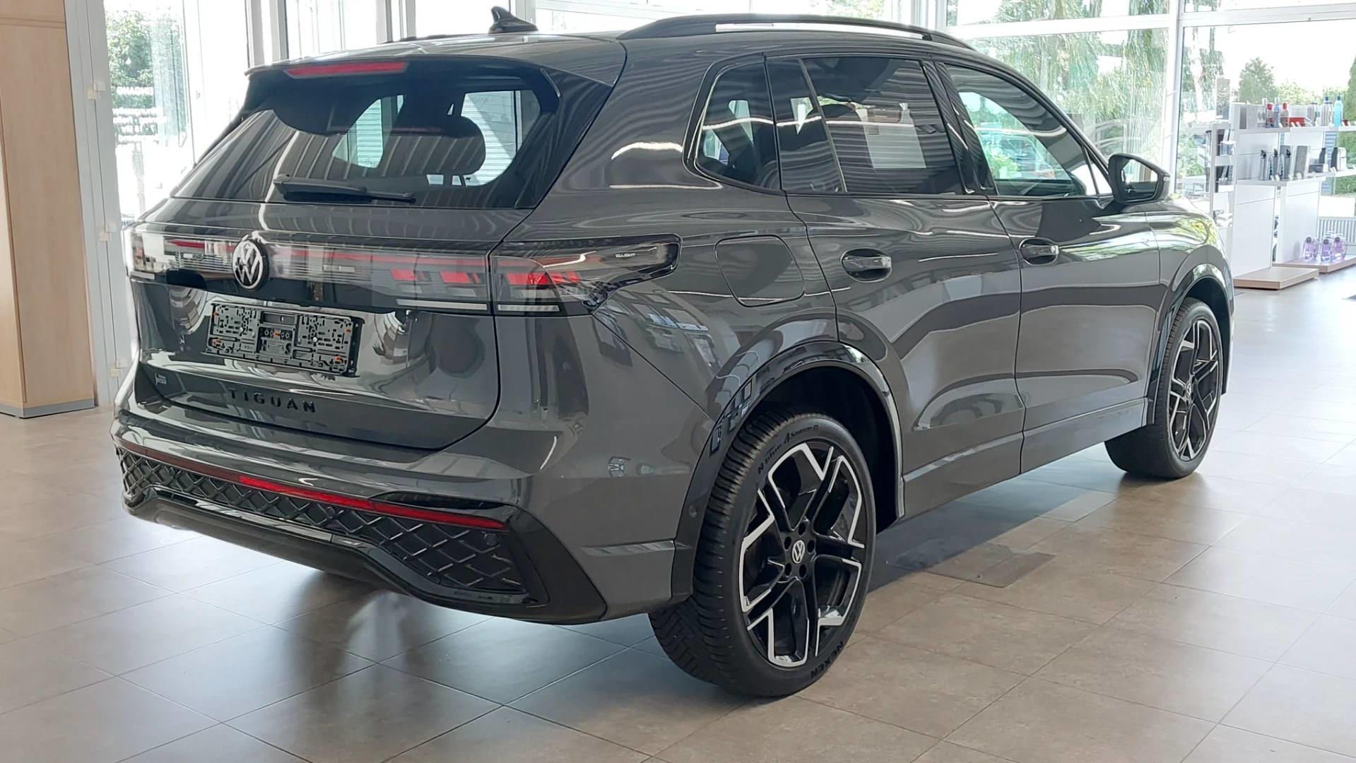 VW Tiguan 2,0 TSI 4Motion DSG R-Line photo