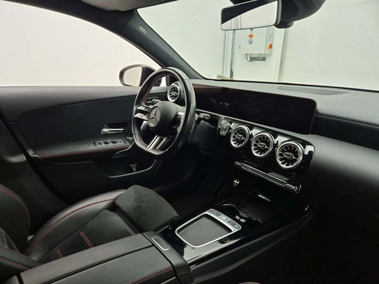 Mercedes-Benz A-klasse 180 AMG Line photo