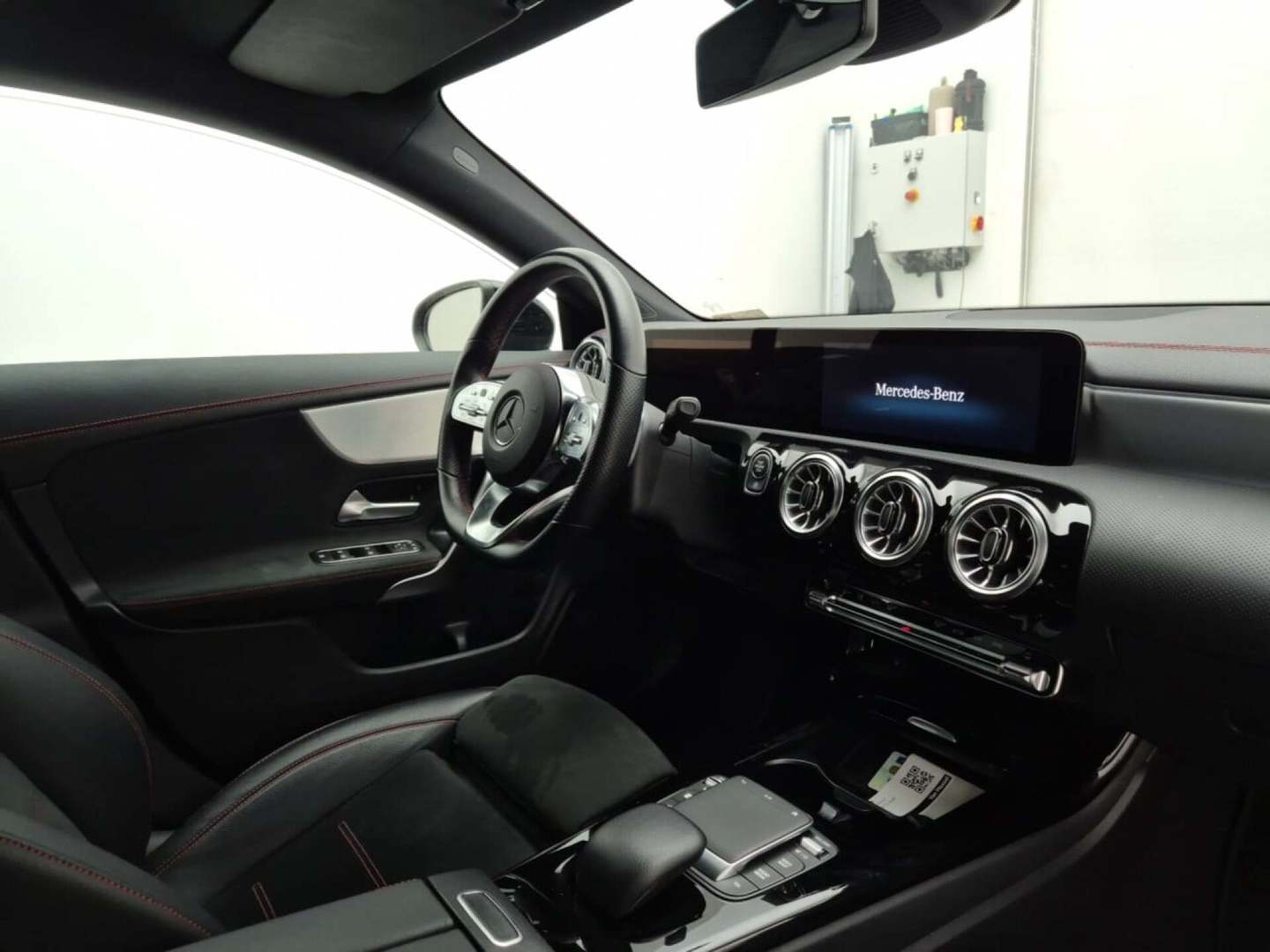 Mercedes-Benz CLA 180 AMG Line photo