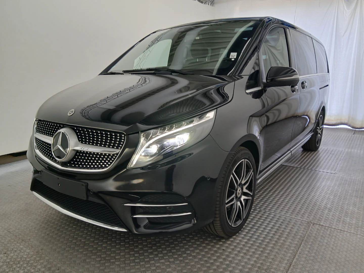 Mercedes-Benz V 300 d lang 9G-TRONIC EXCLUSIVE EDITION