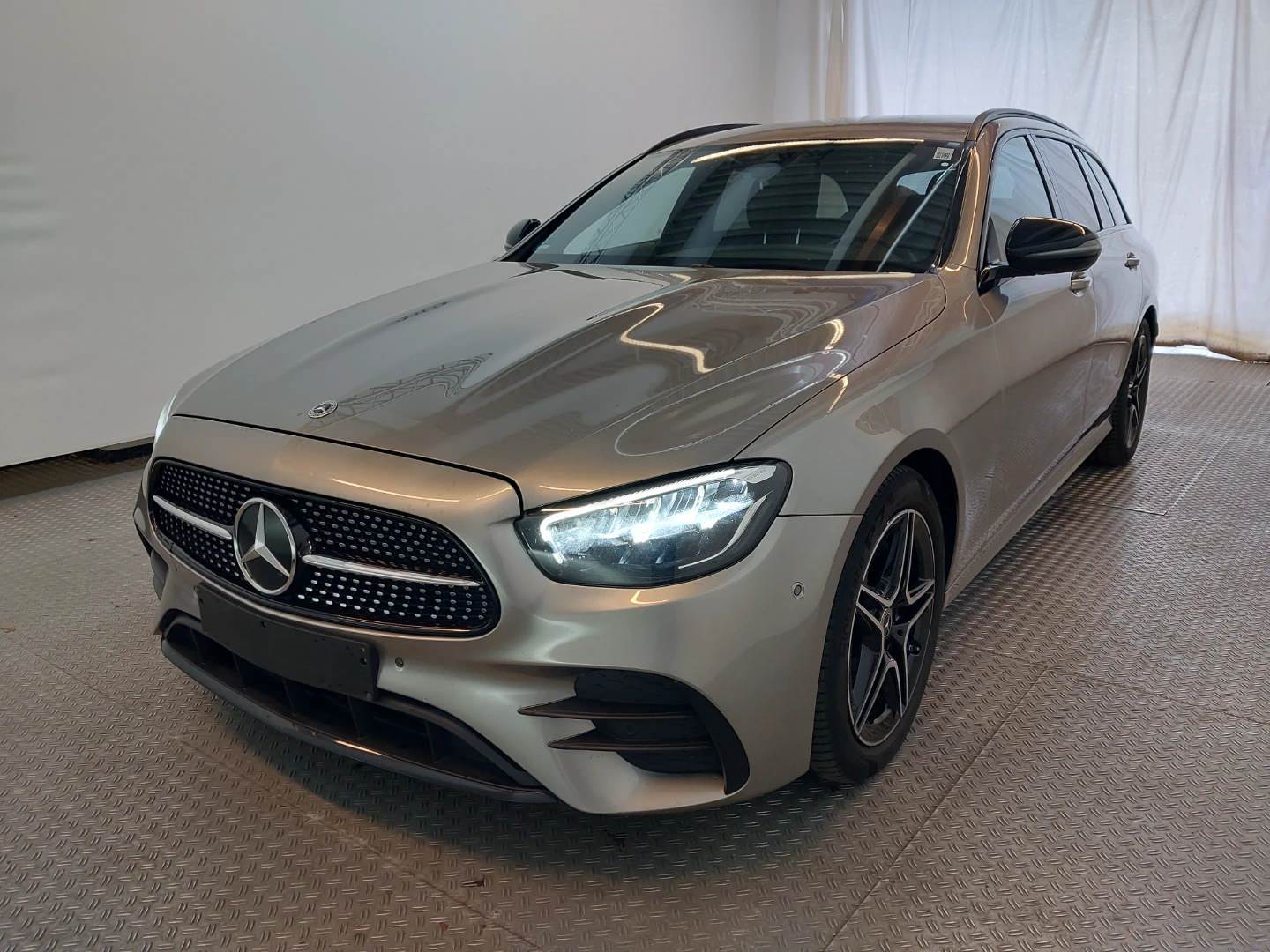 Mercedes-Benz E 220 d T 9G-TRONIC AMG Line