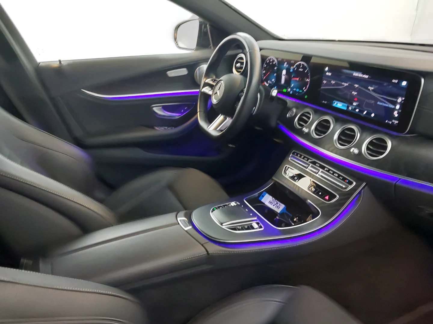 Mercedes-Benz E 220 d T 9G-TRONIC AMG Line photo