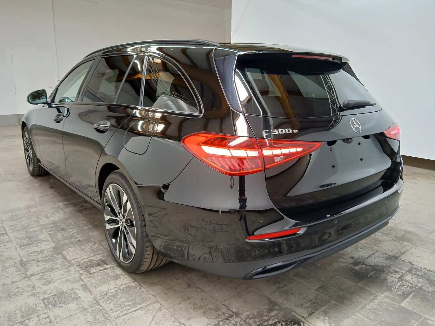 Mercedes-Benz C 300 e T 9G-TRONIC Avantgarde photo