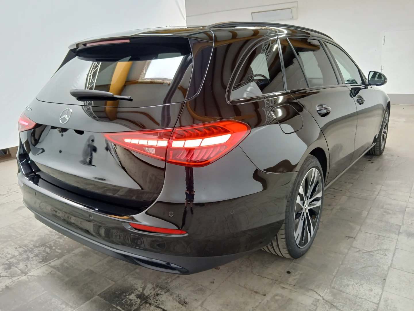 Mercedes-Benz C 300 e T 9G-TRONIC Avantgarde photo