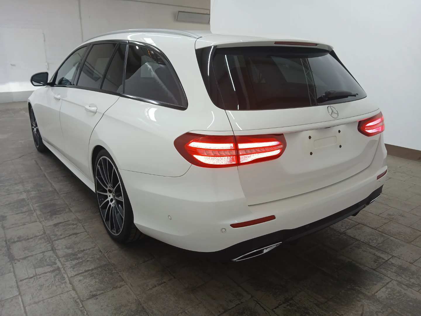 Mercedes-Benz E 400 d T 4MATIC 9G-TRONIC AMG line photo