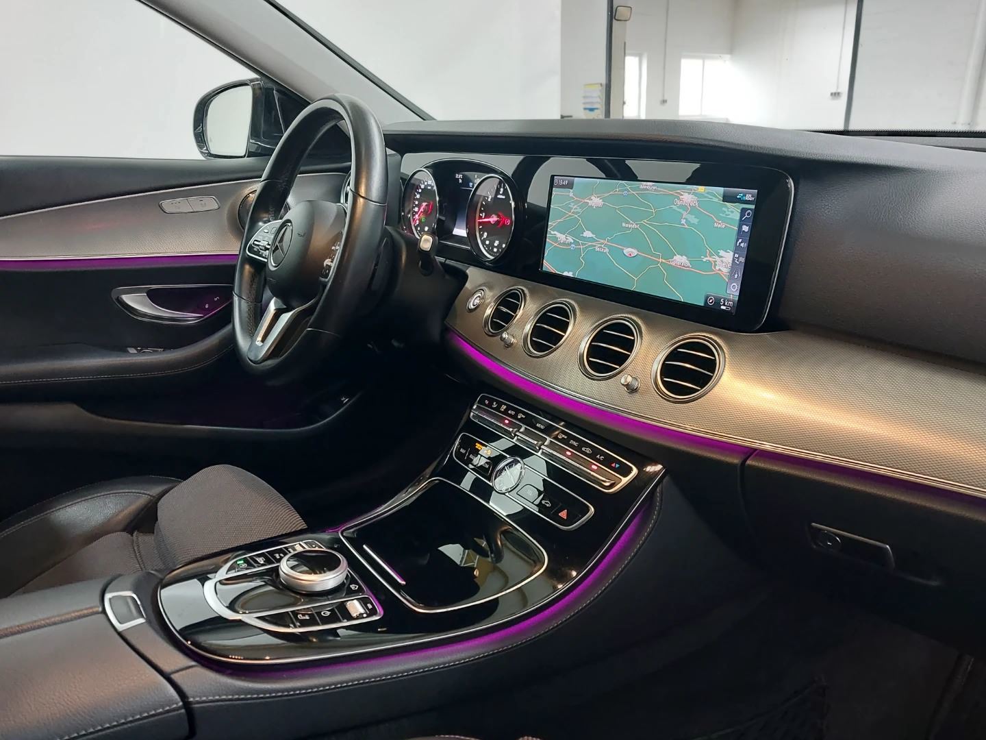 Mercedes-Benz E 220 d T 9G-TRONIC Avantgarde photo