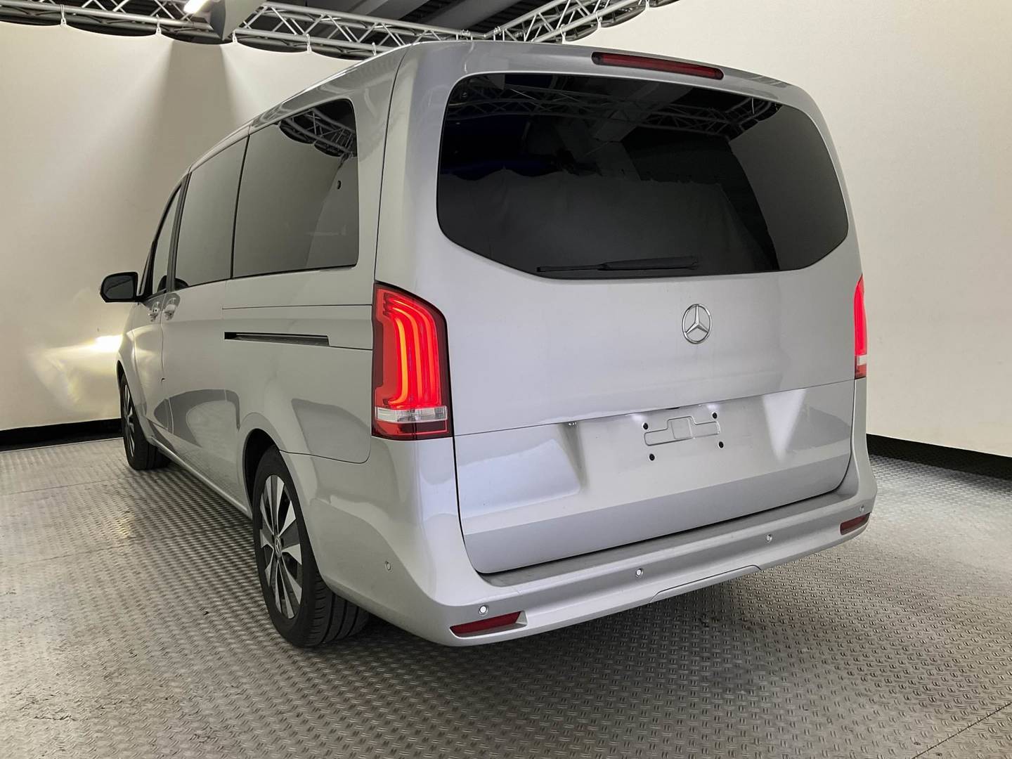Mercedes-Benz V 220 d lang 9G-TRONIC Edition photo