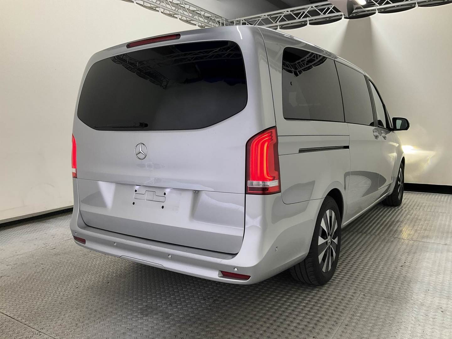 Mercedes-Benz V 220 d lang 9G-TRONIC Edition photo