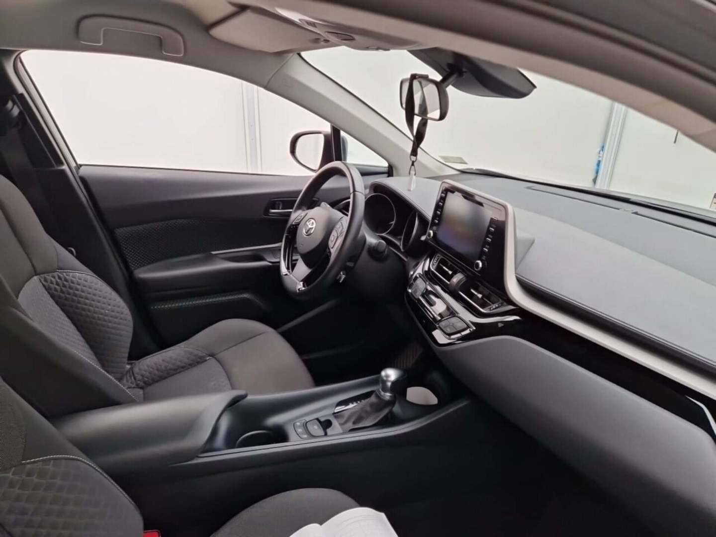Toyota C-HR 1.8 Hybrid Active AUT. photo