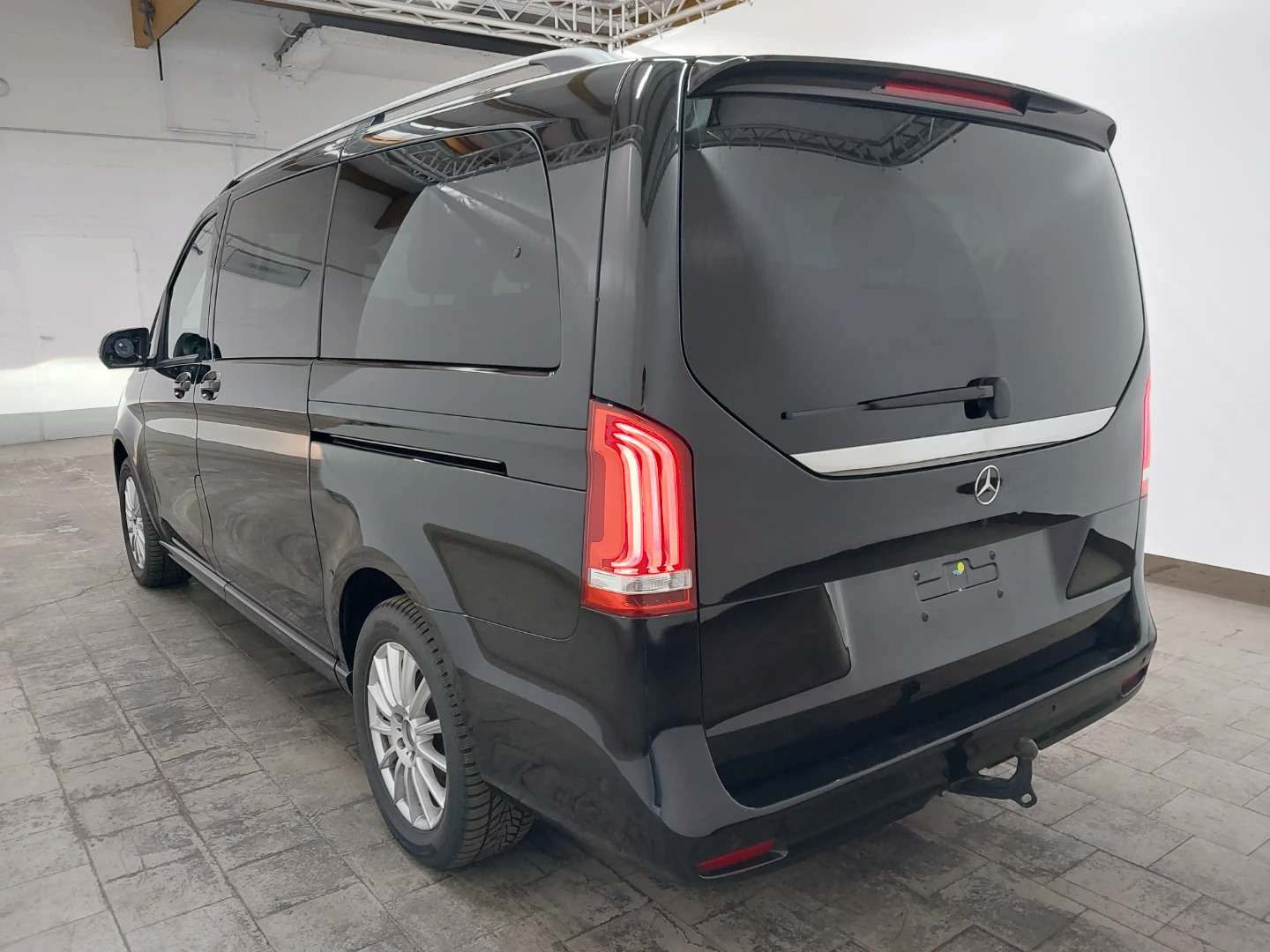 Mercedes-Benz V 300 d lang 4MATIC 9G-TRONIC Avantgarde photo