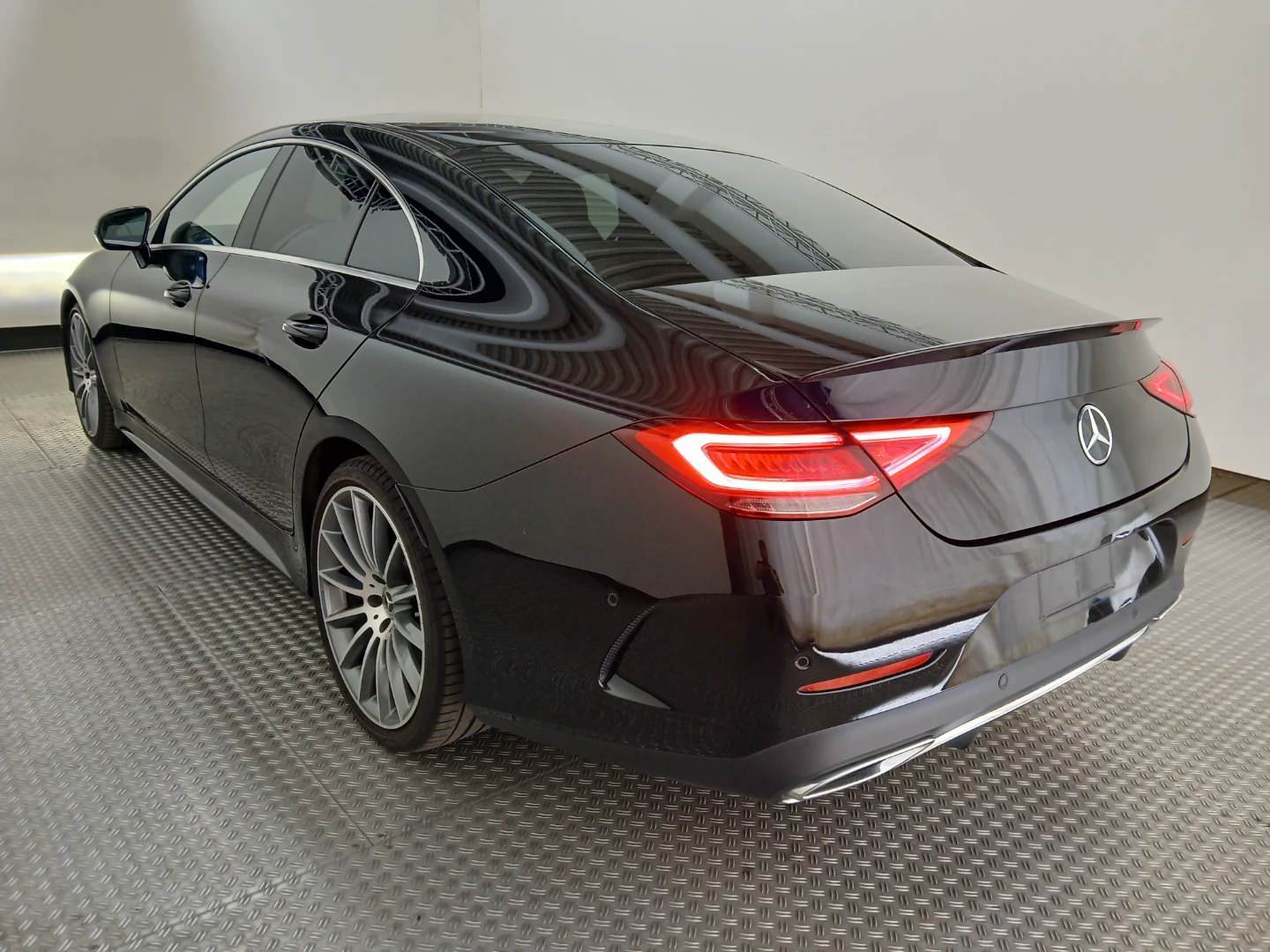 Mercedes-Benz CLS 400d 4MATIC 9G-TRONIC AMG Line photo