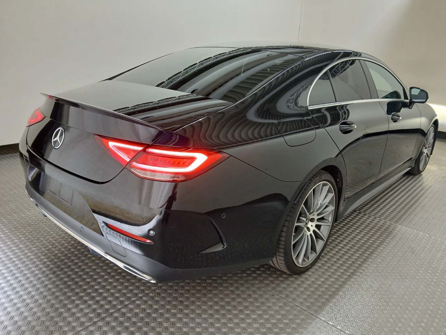 Mercedes-Benz CLS 400d 4MATIC 9G-TRONIC AMG Line photo