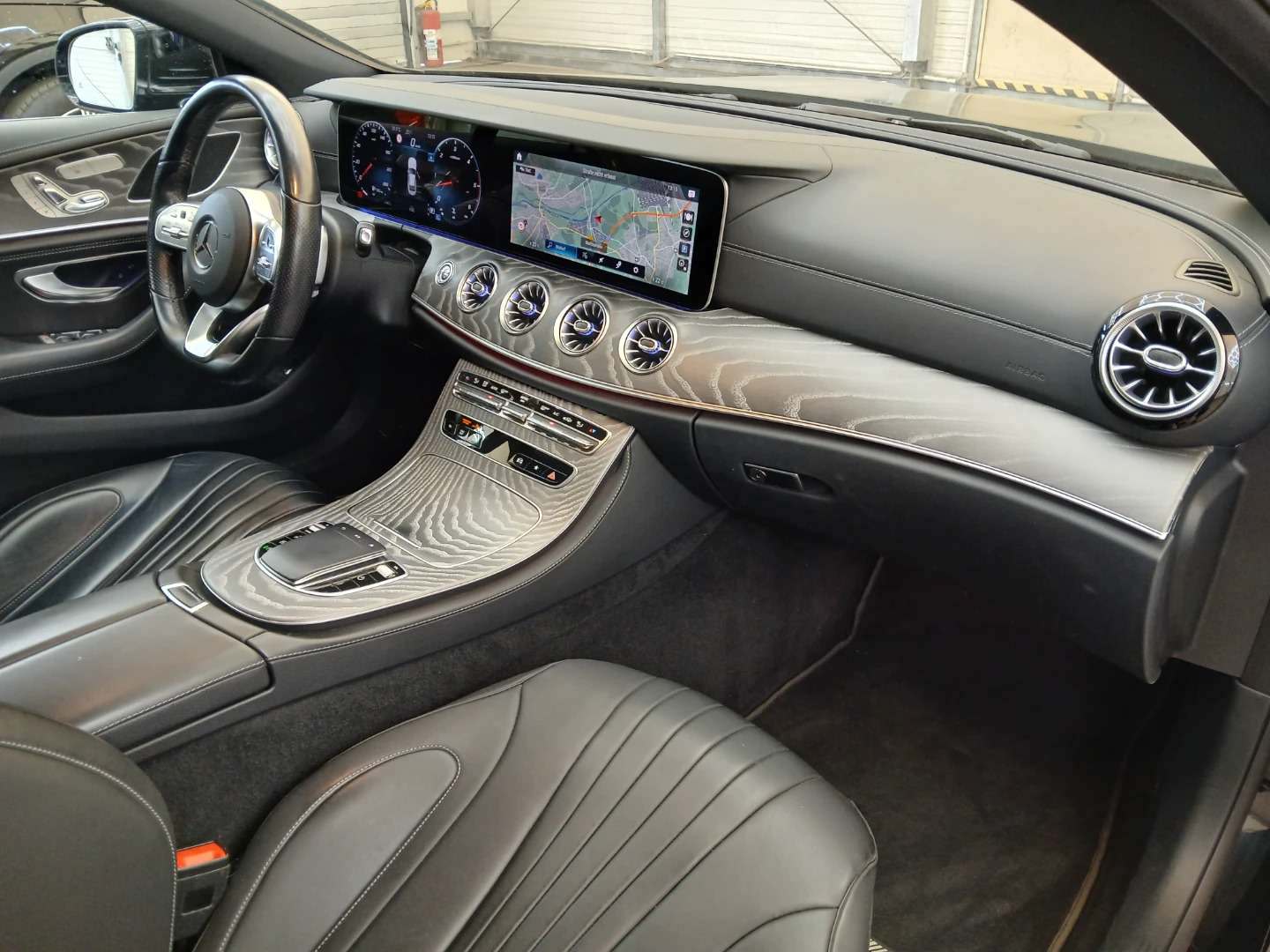 Mercedes-Benz CLS 400d 4MATIC 9G-TRONIC AMG Line photo