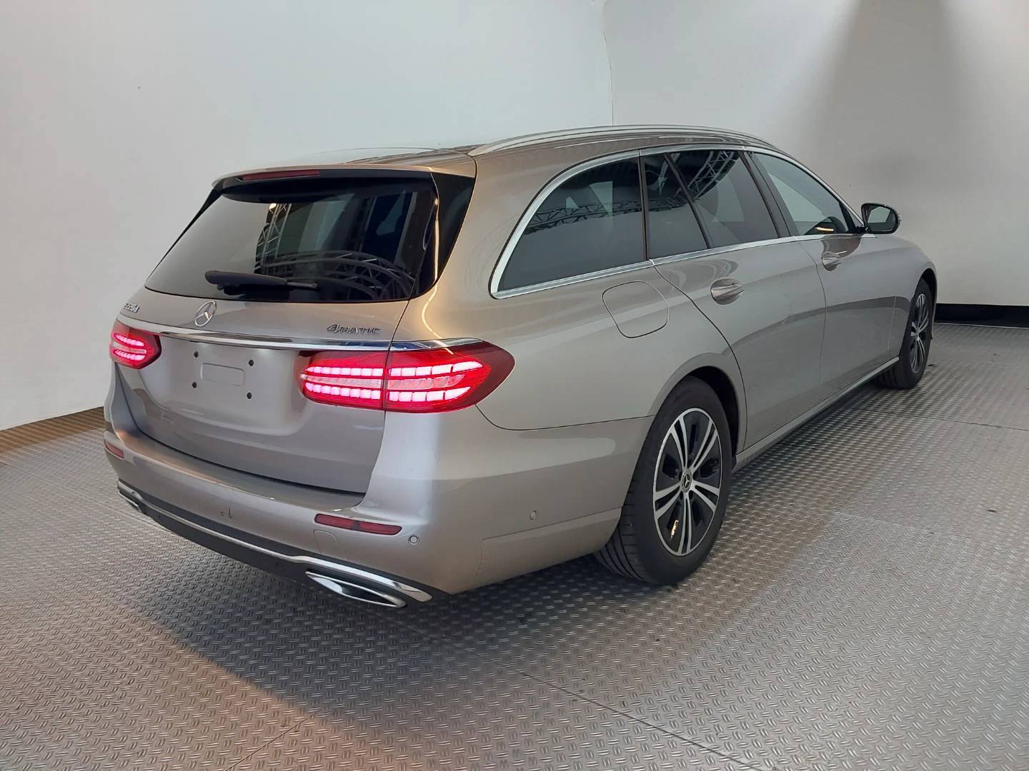 Mercedes-Benz E 220 d T 4MATIC 9G-TRONIC Avantgarde photo