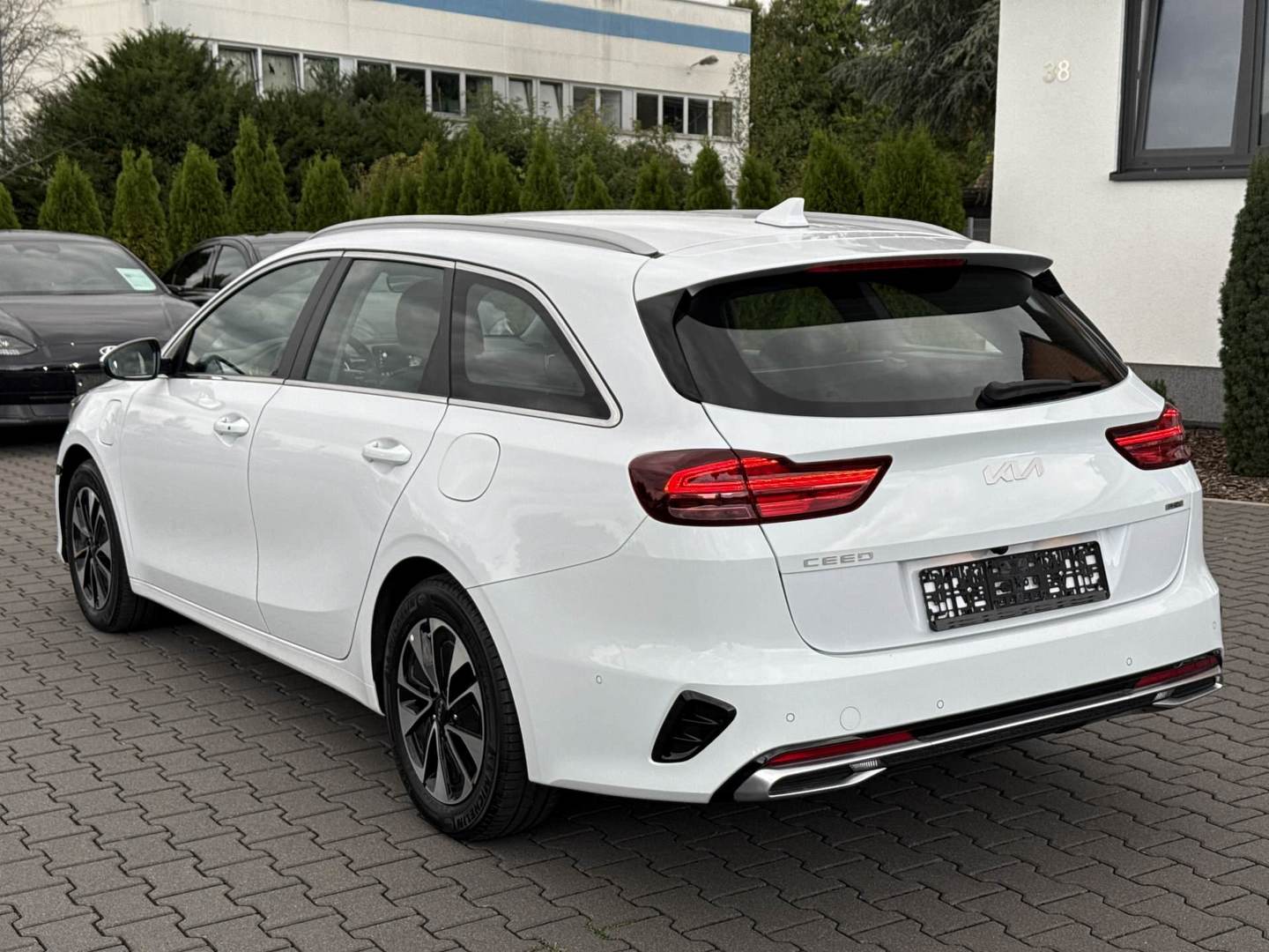 Kia Ceed SW 1,6 plug-in DCT Spirit photo