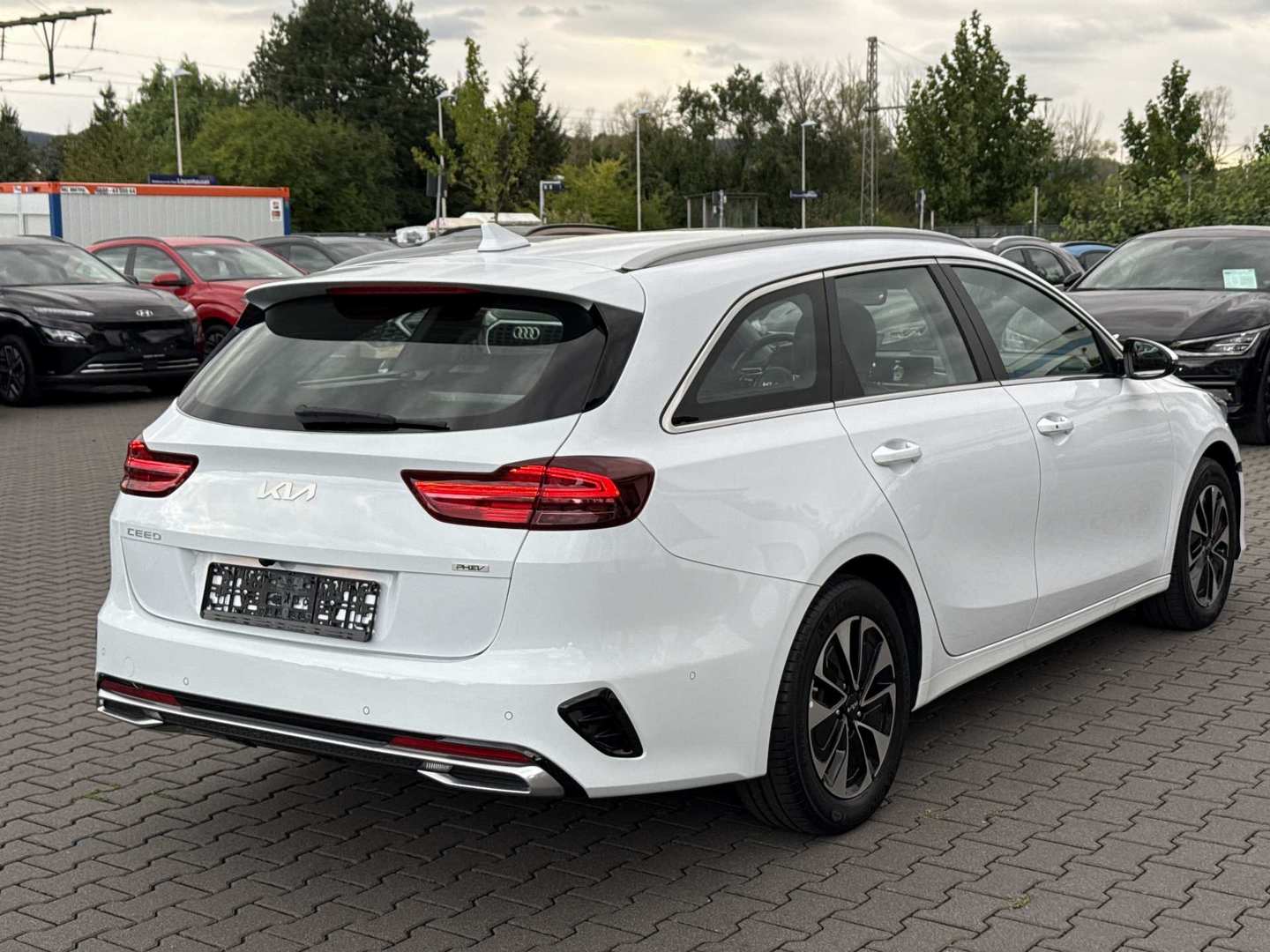 Kia Ceed SW 1,6 plug-in DCT Spirit photo