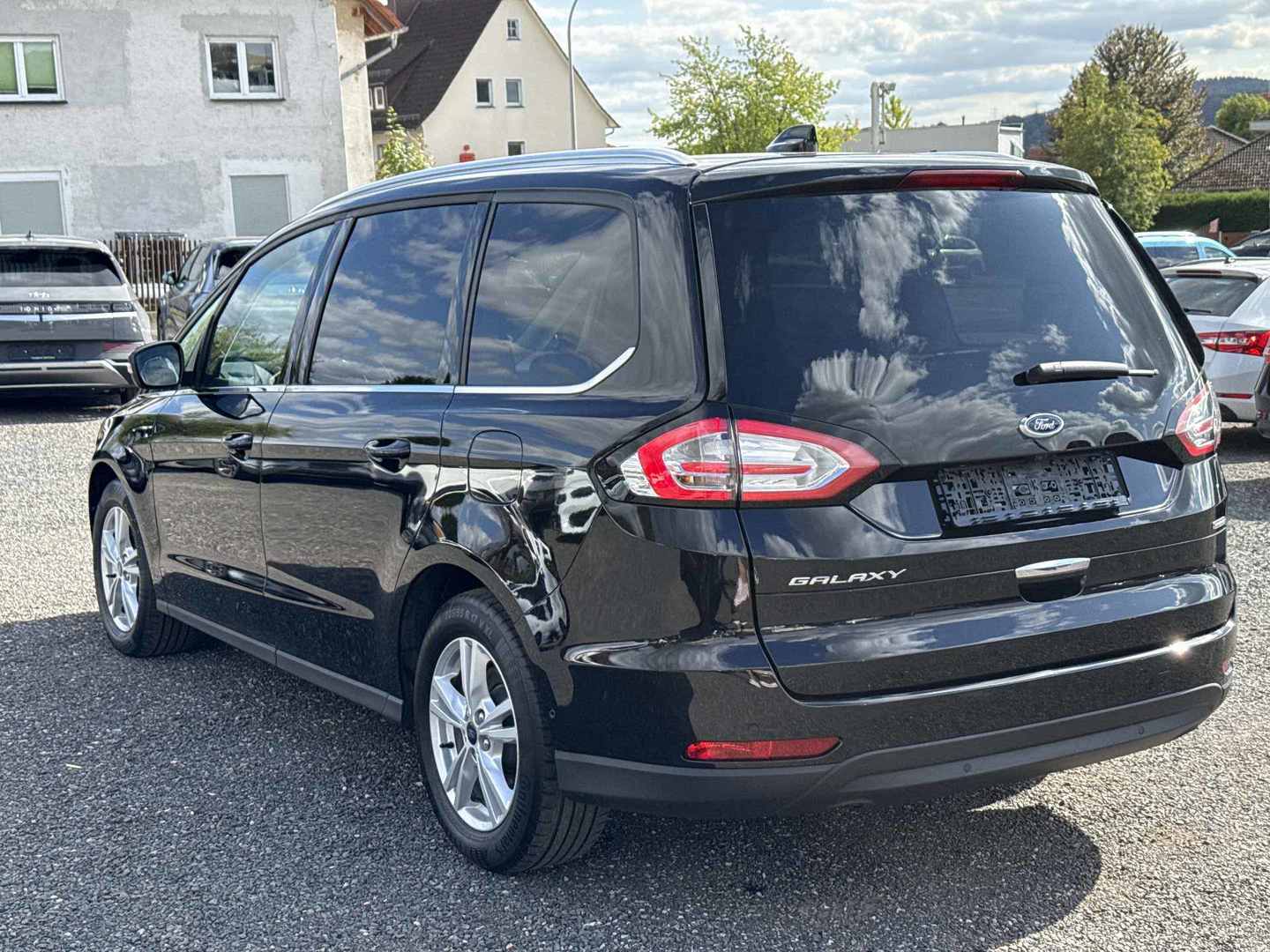 Ford Galaxy Hybrid 2,5 Duratec FHEV Automatik Titanium photo