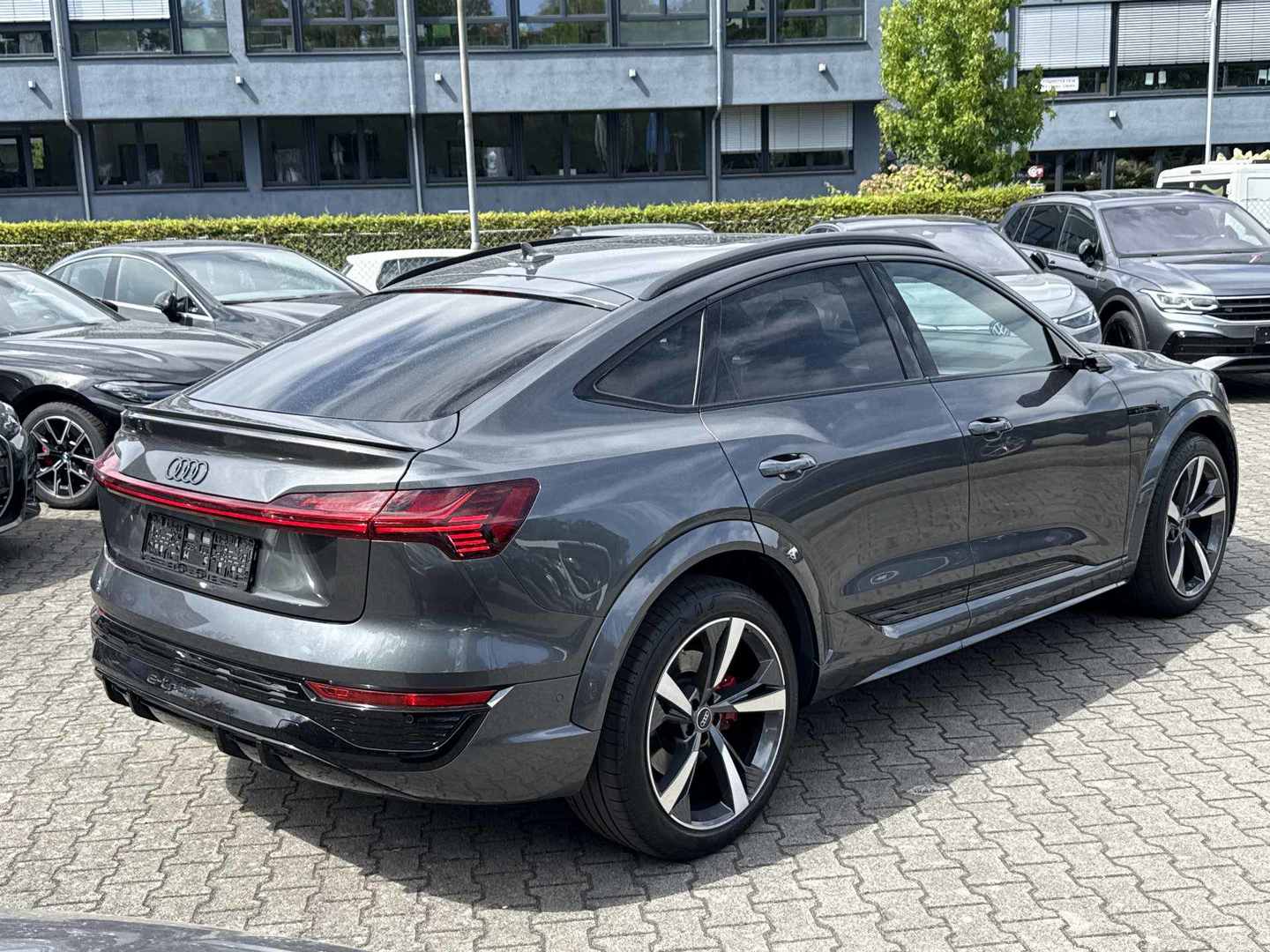 Audi SQ8 Sportback e-tron quattro photo