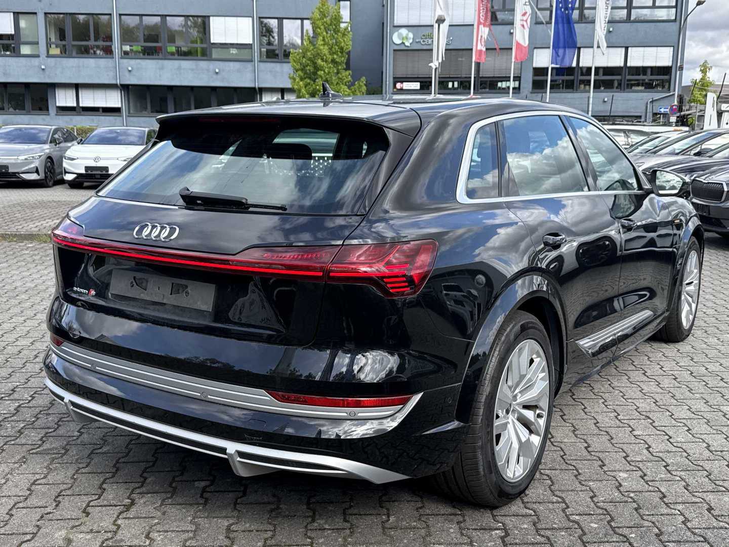 Audi e-tron S quattro photo