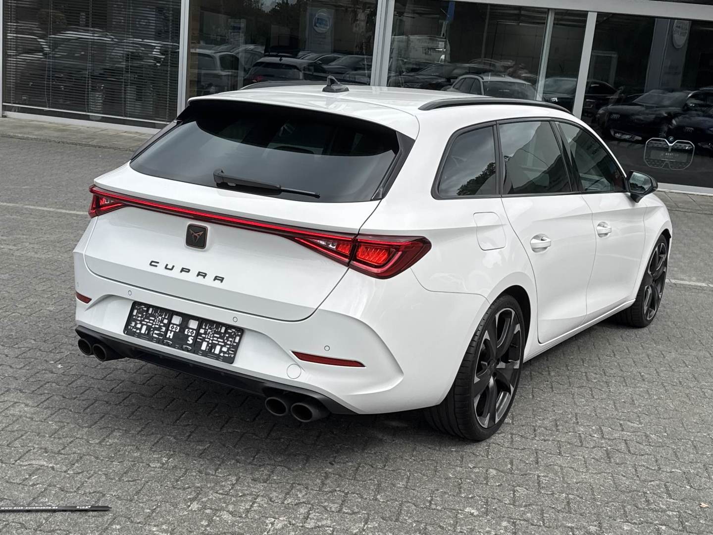 Seat Leon ST VZ 2,0 TSI DSG photo