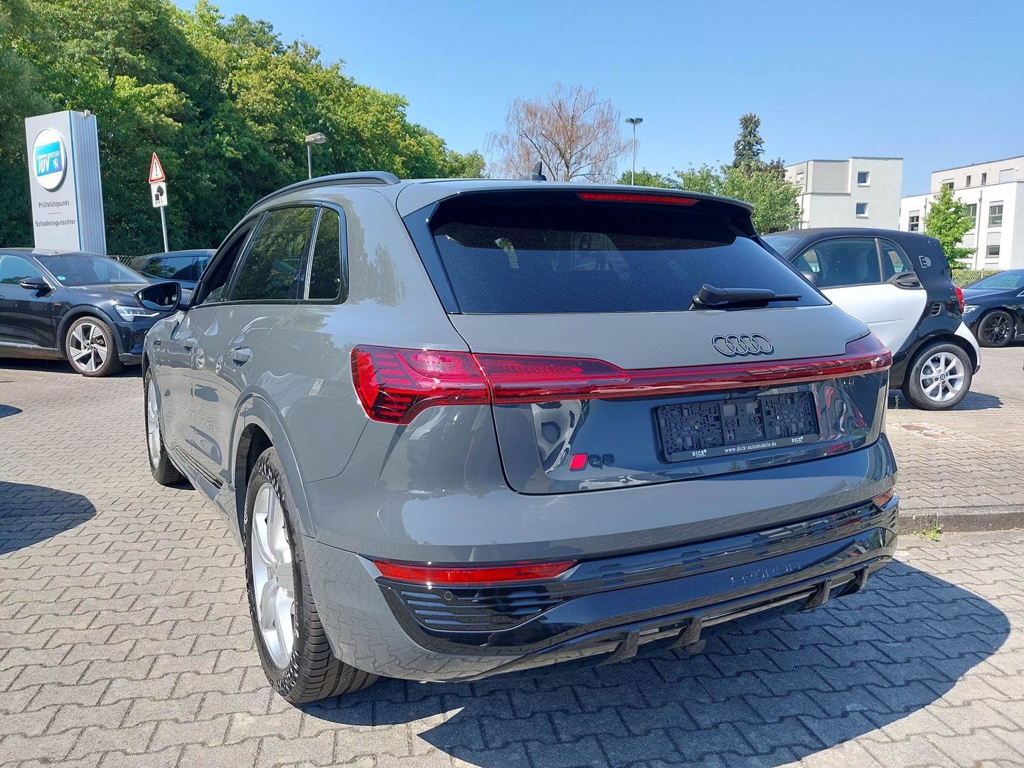 Audi Q8 e-tron 55 quattro S line photo