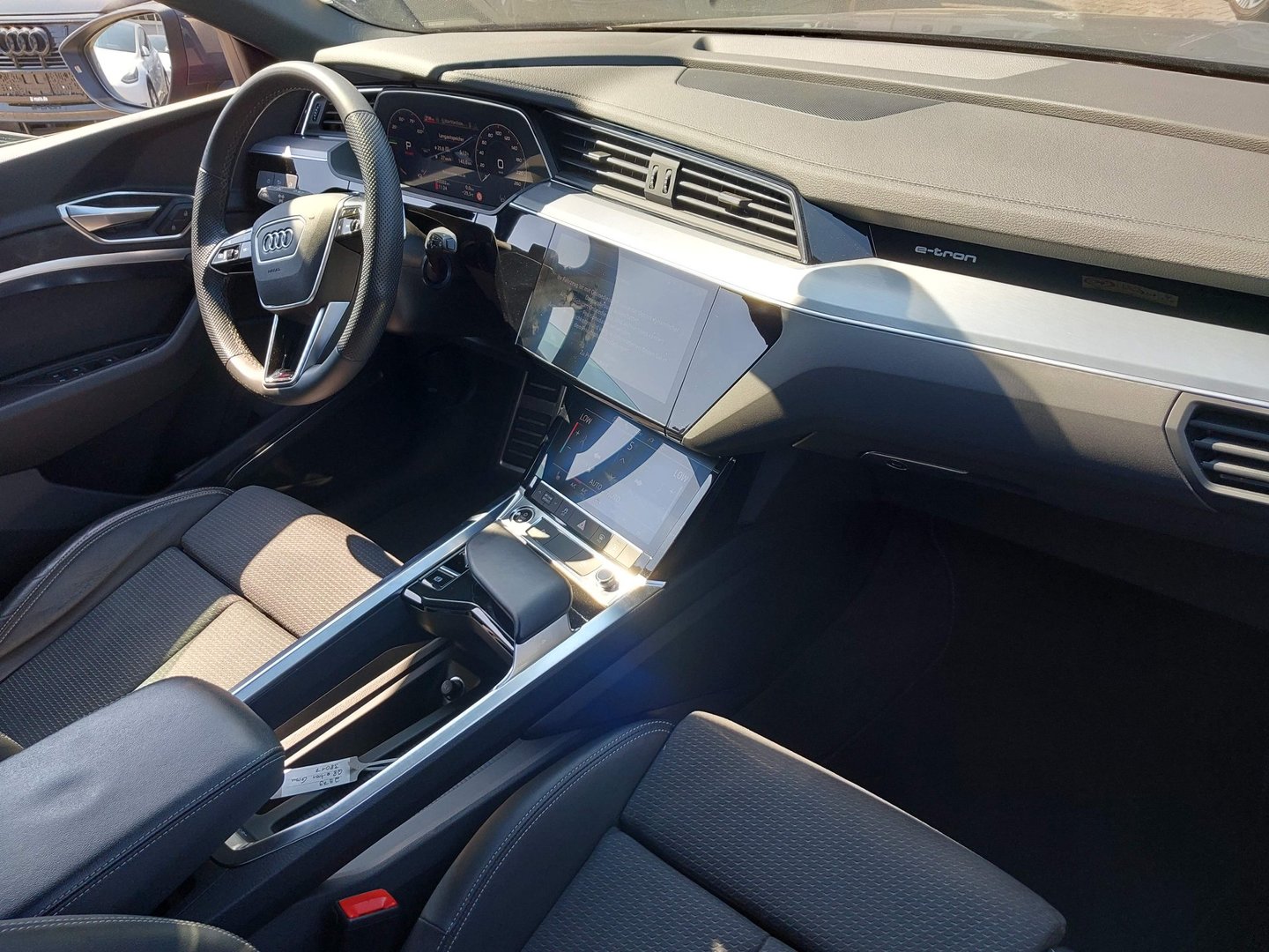 Audi Q8 e-tron 55 quattro S line photo