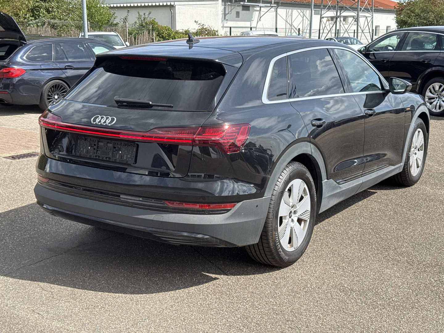 Audi e-tron 50 quattro photo