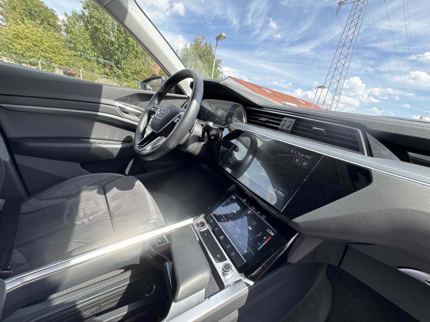Audi e-tron 50 quattro photo